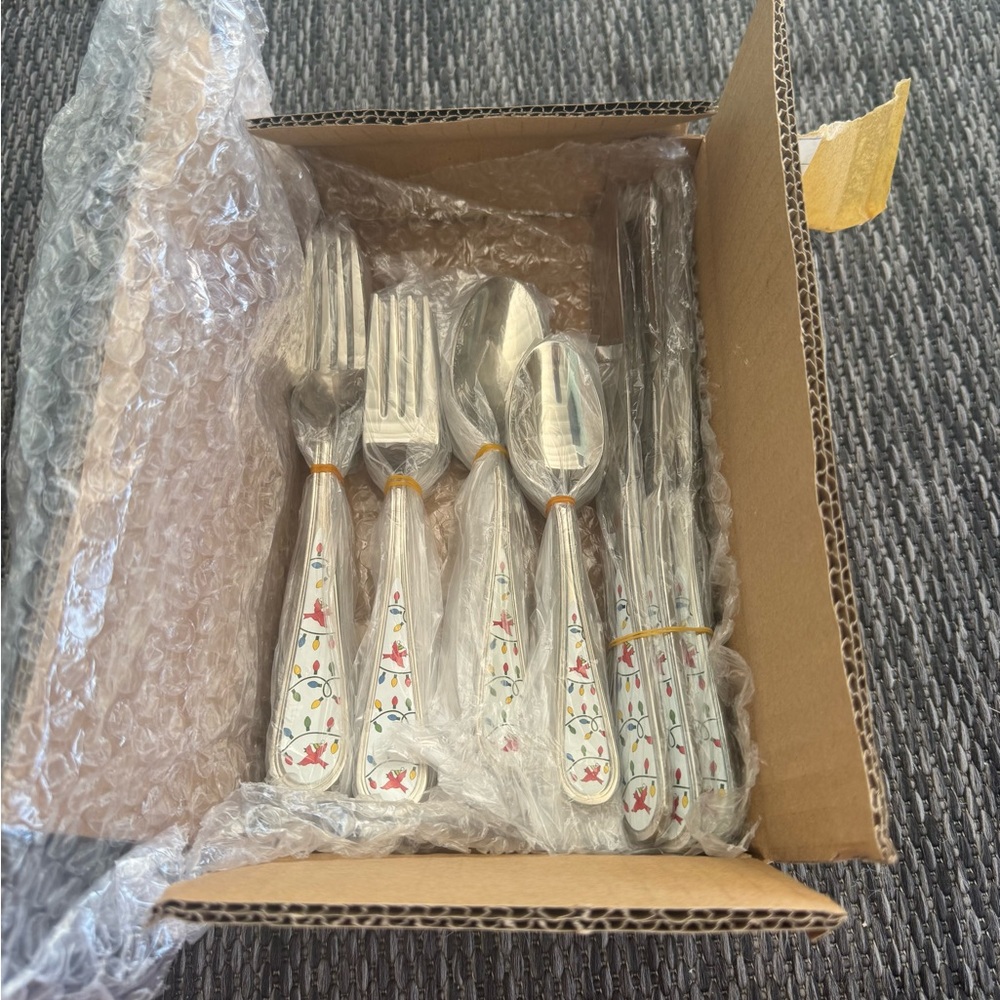 Silverware Temp-tations Temptations by Sara Christmas Full Set of Flatware NEW - Picture 3 of 6